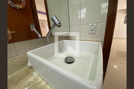 Casa à venda com 400m², 3 quartos e 2 vagas Casa à venda com 400m², 3 quartos e 2 vagasBanheiro Social