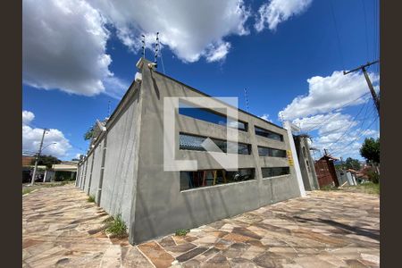 Casa à venda com 400m², 3 quartos e 2 vagas Casa à venda com 400m², 3 quartos e 2 vagasFachada