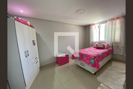 Casa à venda com 400m², 3 quartos e 2 vagas Casa à venda com 400m², 3 quartos e 2 vagasQuarto