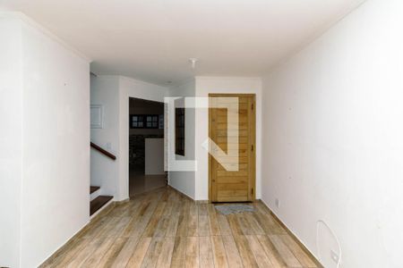 Sala de casa de condomínio à venda com 2 quartos, 60m² em Vila Araguaia, São Paulo