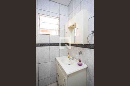 Banheiro Social de casa à venda com 5 quartos, 269m² em Taboão, Diadema