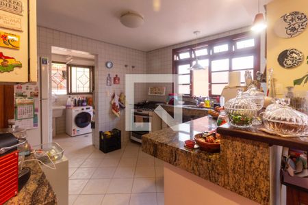 Casa à venda com 220m², 4 quartos e 2 vagasCopa e cozinha