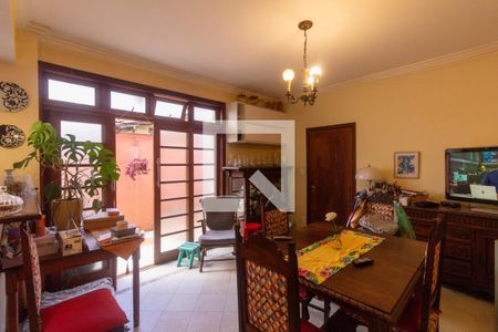 Casa à venda com 220m², 4 quartos e 2 vagasCopa e cozinha