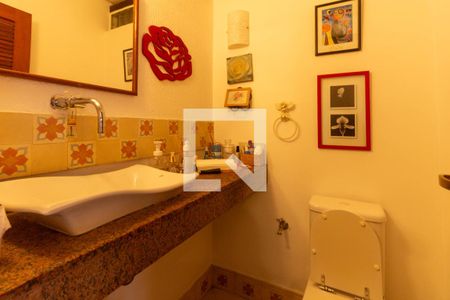 Casa à venda com 220m², 4 quartos e 2 vagasLavabo