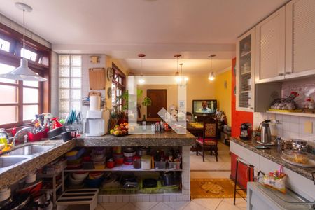 Casa à venda com 220m², 4 quartos e 2 vagasCopa e cozinha