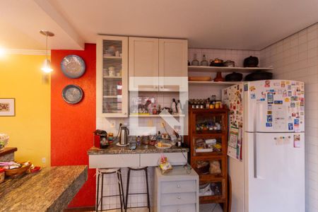 Casa à venda com 220m², 4 quartos e 2 vagasCopa e cozinha