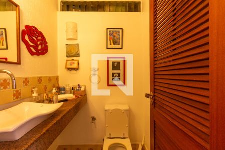 Casa à venda com 220m², 4 quartos e 2 vagasLavabo