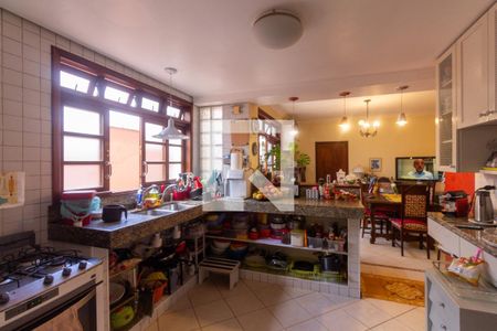Casa à venda com 220m², 4 quartos e 2 vagasCopa e cozinha