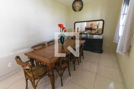 Sala  de casa para alugar com 4 quartos, 210m² em Piratininga, Niterói