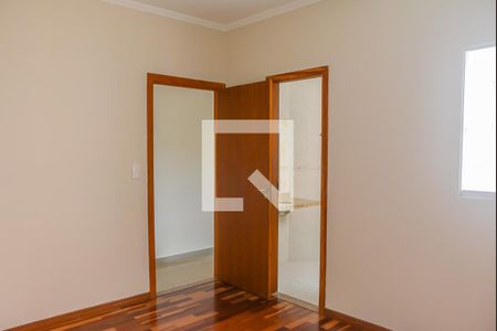 Casa à venda com 248m², 4 quartos e 4 vagasQuarto 2 - Suíte