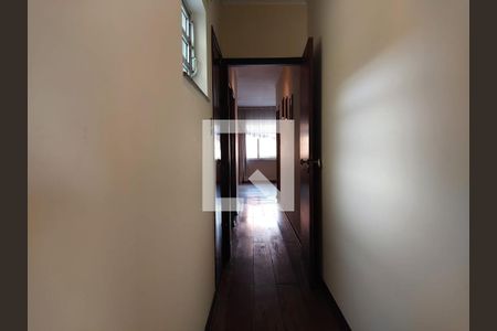 Casa à venda com 200m², 3 quartos e 4 vagasCorredor