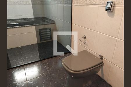 Casa à venda com 200m², 3 quartos e 4 vagasBanheiro da Suíte