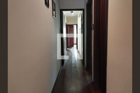 Casa à venda com 200m², 3 quartos e 4 vagasCorredor