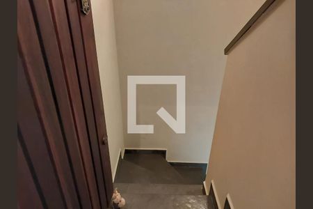 Casa à venda com 200m², 3 quartos e 4 vagasEscada 