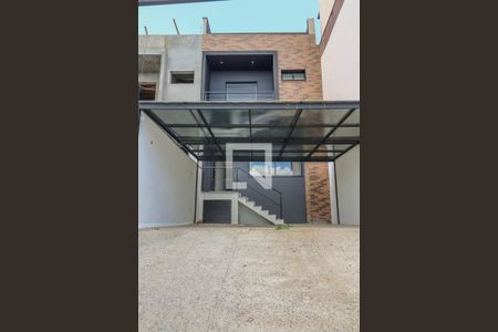 Casa à venda com 210m², 3 quartos e 4 vagasFachada