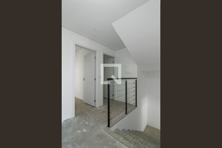 Casa à venda com 210m², 3 quartos e 4 vagasEscada corredor quartos