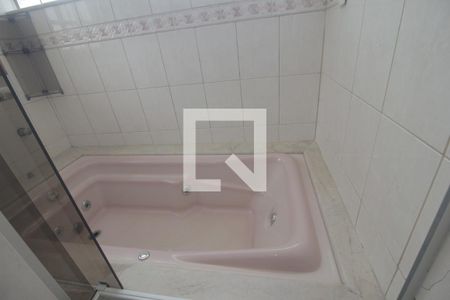 Casa para alugar com 575m², 5 quartos e 4 vagasBanheiro da Suíte