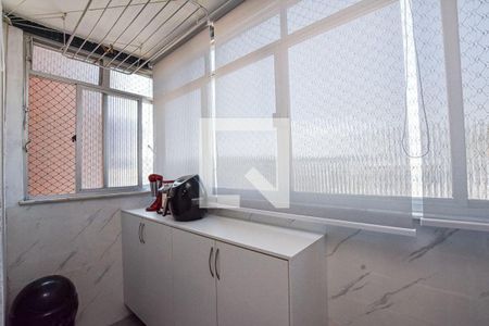 Apartamento à venda com 180m², 3 quartos e 2 vagas Apartamento à venda com 180m², 3 quartos e 2 vagasÁrea de Serviço