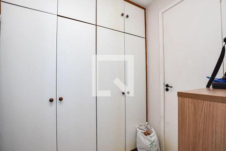 Apartamento à venda com 180m², 3 quartos e 2 vagas Apartamento à venda com 180m², 3 quartos e 2 vagasQuarto de Serviço