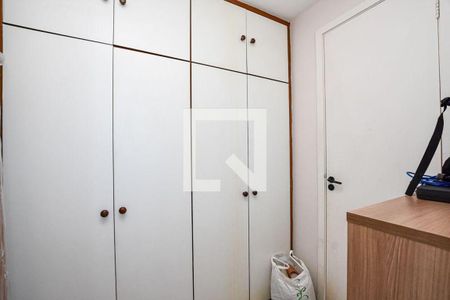 Apartamento à venda com 180m², 3 quartos e 2 vagas Apartamento à venda com 180m², 3 quartos e 2 vagasQuarto de Serviço