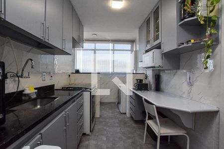 Apartamento à venda com 180m², 3 quartos e 2 vagas Apartamento à venda com 180m², 3 quartos e 2 vagasCozinha