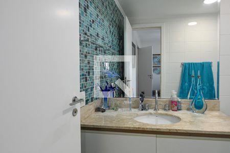 Apartamento à venda com 192m², 3 quartos e 3 vagas Apartamento à venda com 192m², 3 quartos e 3 vagasBanheiro da Suíte 2