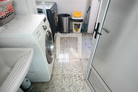 Apartamento à venda com 192m², 3 quartos e 3 vagas Apartamento à venda com 192m², 3 quartos e 3 vagasArea de Serviço