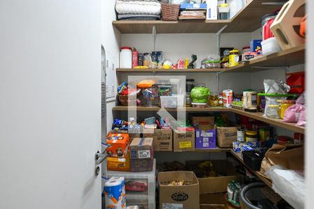 Apartamento à venda com 192m², 3 quartos e 3 vagas Apartamento à venda com 192m², 3 quartos e 3 vagasDespensa