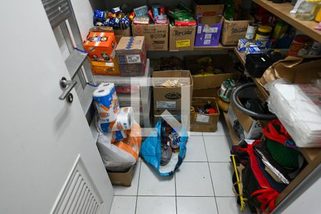 Apartamento à venda com 192m², 3 quartos e 3 vagas Apartamento à venda com 192m², 3 quartos e 3 vagasDespensa