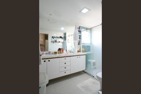 Apartamento à venda com 192m², 3 quartos e 3 vagas Apartamento à venda com 192m², 3 quartos e 3 vagasBanheiro da Suíte 1