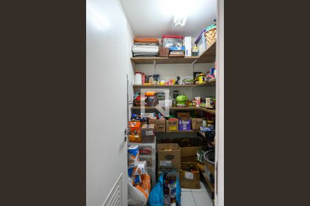 Apartamento à venda com 192m², 3 quartos e 3 vagas Apartamento à venda com 192m², 3 quartos e 3 vagasDespensa