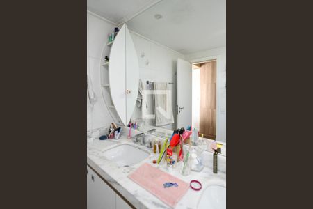 Apartamento à venda com 192m², 3 quartos e 3 vagas Apartamento à venda com 192m², 3 quartos e 3 vagasBanheiro da Suíte 1