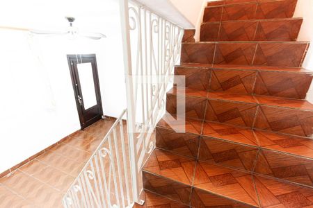 Casa à venda com 112m², 2 quartos e 1 vagaEscada