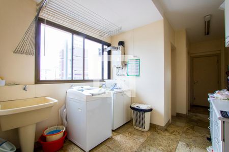 Apartamento à venda com 183m², 4 quartos e 3 vagas Apartamento à venda com 183m², 4 quartos e 3 vagasÁrea de serviço