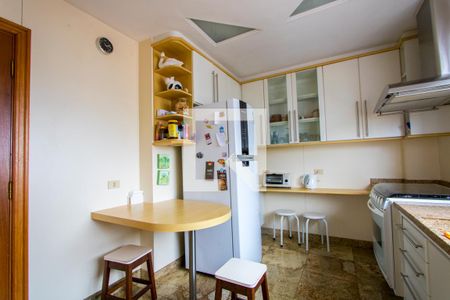 Apartamento à venda com 183m², 4 quartos e 3 vagas Apartamento à venda com 183m², 4 quartos e 3 vagasCozinha