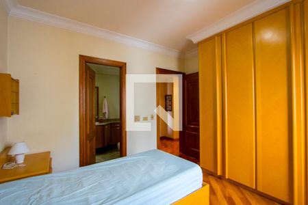 Apartamento à venda com 183m², 4 quartos e 3 vagas Apartamento à venda com 183m², 4 quartos e 3 vagasQuarto 2 - Suíte