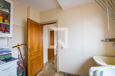 Apartamento à venda com 183m², 4 quartos e 3 vagas Apartamento à venda com 183m², 4 quartos e 3 vagasÁrea de serviço
