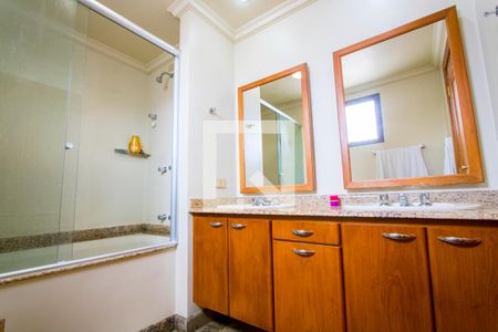 Apartamento à venda com 183m², 4 quartos e 3 vagas Apartamento à venda com 183m², 4 quartos e 3 vagasBanheiro do quarto 1