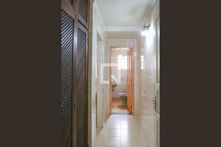 Casa à venda com 100m², 2 quartos e 2 vagasCorredor