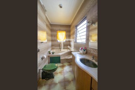 Casa à venda com 310m², 3 quartos e 4 vagasBanheiro da Suíte 2