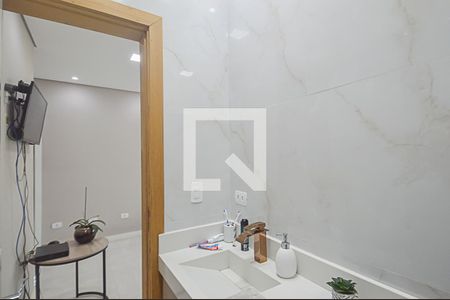 Casa à venda com 70m², 2 quartos e sem vaga Casa à venda com 70m², 2 quartos e sem vagaBanheiro