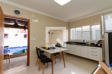 Casa à venda com 250m², 3 quartos e 3 vagas Casa à venda com 250m², 3 quartos e 3 vagasCozinha