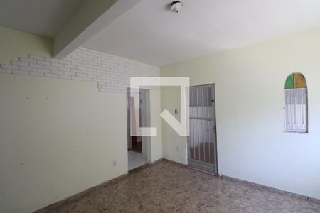 Sala de casa de condomínio para alugar com 3 quartos, 150m² em Galo Branco, São Gonçalo