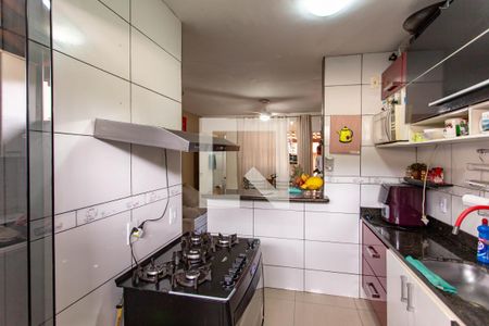 Cozinha de casa de condomínio à venda com 2 quartos, 58m² em São Gabriel, Belo Horizonte
