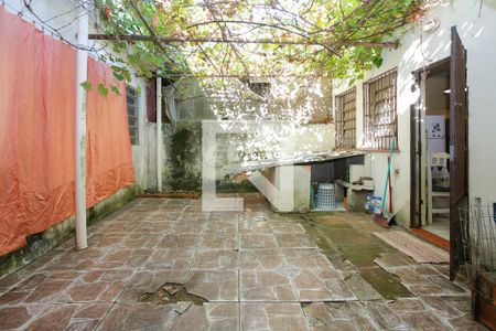 Casa à venda com 230m², 3 quartos e 3 vagasFundos