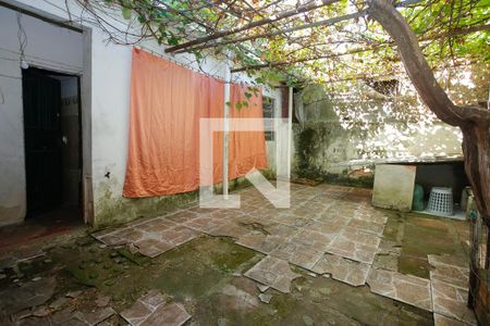 Casa à venda com 230m², 3 quartos e 3 vagasFundos