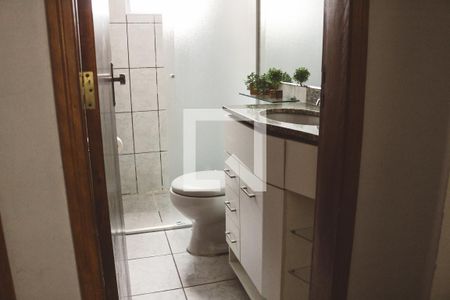 Banheiro de apartamento para alugar com 1 quarto, 45m² em Vila Leonor, São Paulo