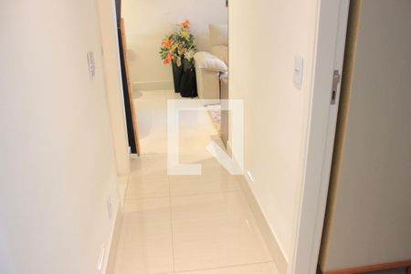 Apartamento para alugar com 75m², 2 quartos e 2 vagasCorredor para os quartos