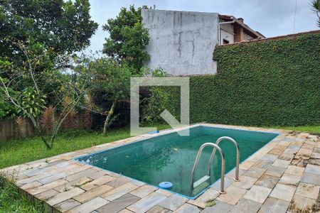 Casa à venda com 374m², 4 quartos e 5 vagas Casa à venda com 374m², 4 quartos e 5 vagasPiscina