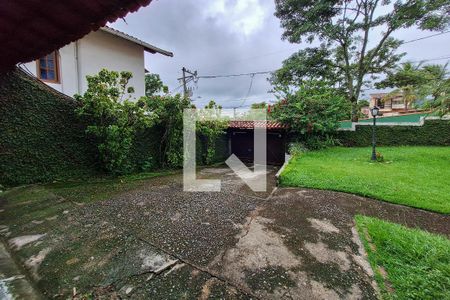 Casa à venda com 374m², 4 quartos e 5 vagas Casa à venda com 374m², 4 quartos e 5 vagasGaragem